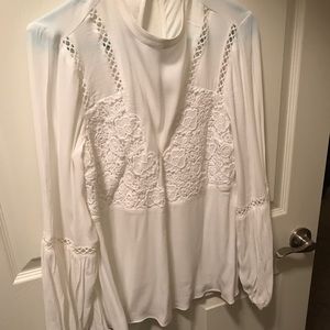 Guess withe embroidered top